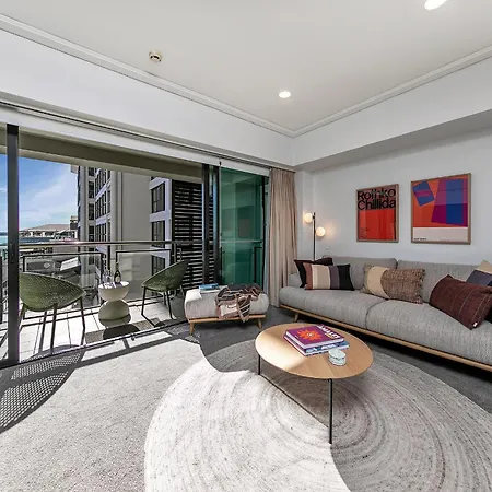 Fabulous City Apartment With Stunning Ocean Views
